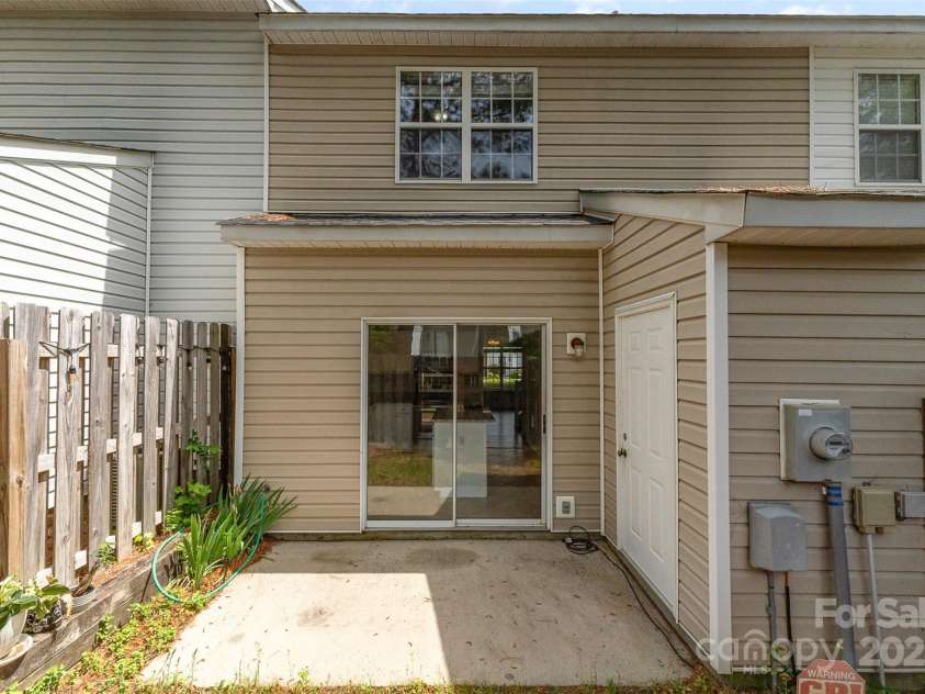 1720 Forest Side Lane, Charlotte, NC 28213.  MLS# CAR4248667, YatesRealty ID 14962. 