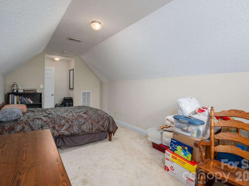 104 Lakewood Drive, Kings Mountain, NC 28086.  MLS# CAR4338504, YatesRealty ID 14964. Bonus Room