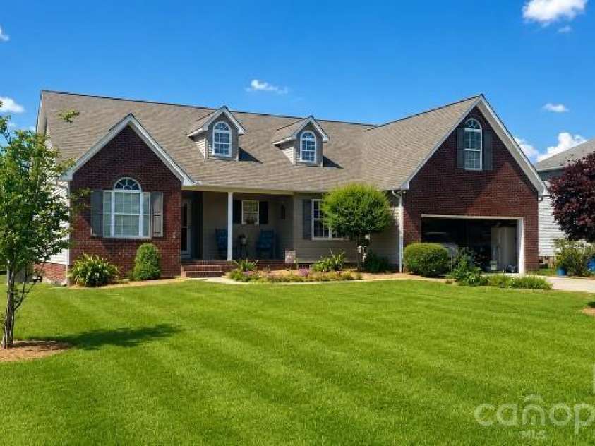 104 Lakewood Drive, Kings Mountain, NC 28086.  MLS# CAR4338504, YatesRealty ID 14964. Front of House
