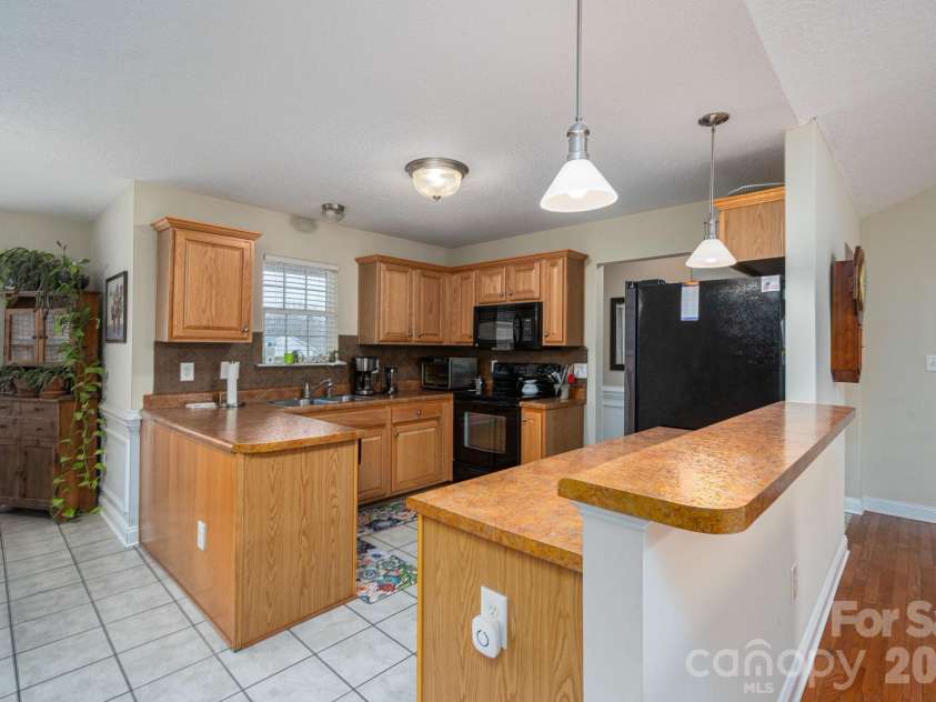 104 Lakewood Drive, Kings Mountain, NC 28086.  MLS# CAR4338504, YatesRealty ID 14964. Kitchen