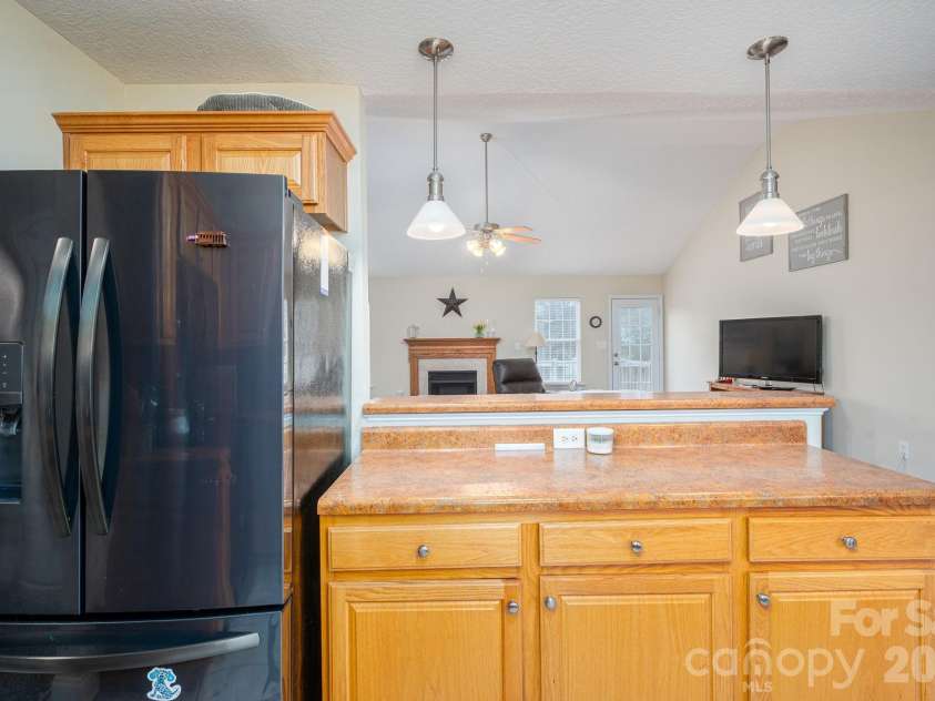 104 Lakewood Drive, Kings Mountain, NC 28086.  MLS# CAR4338504, YatesRealty ID 14964. Kitchen