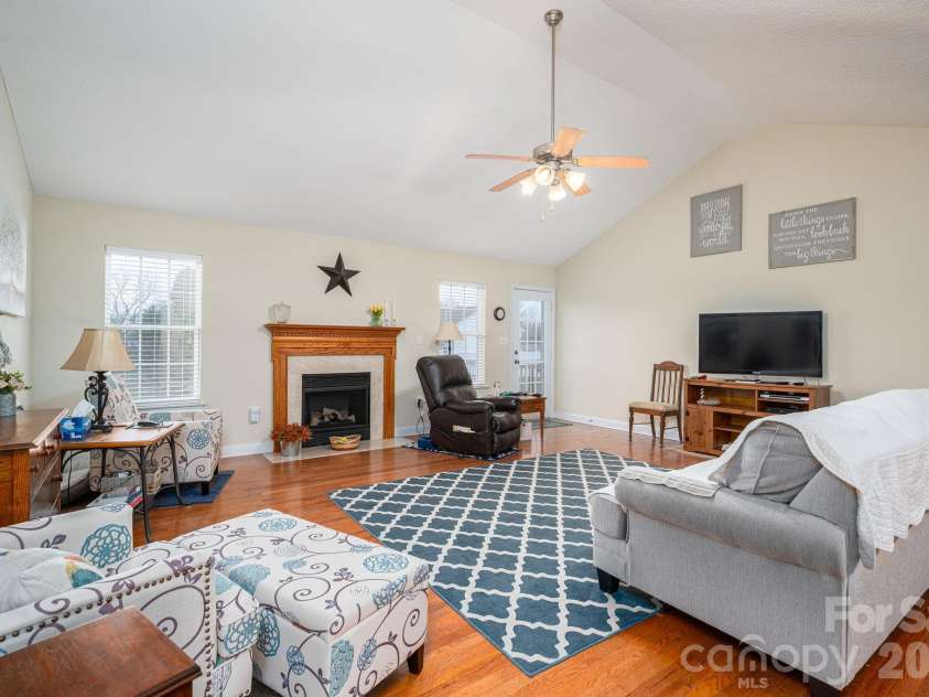 104 Lakewood Drive, Kings Mountain, NC 28086.  MLS# CAR4338504, YatesRealty ID 14964. Living room