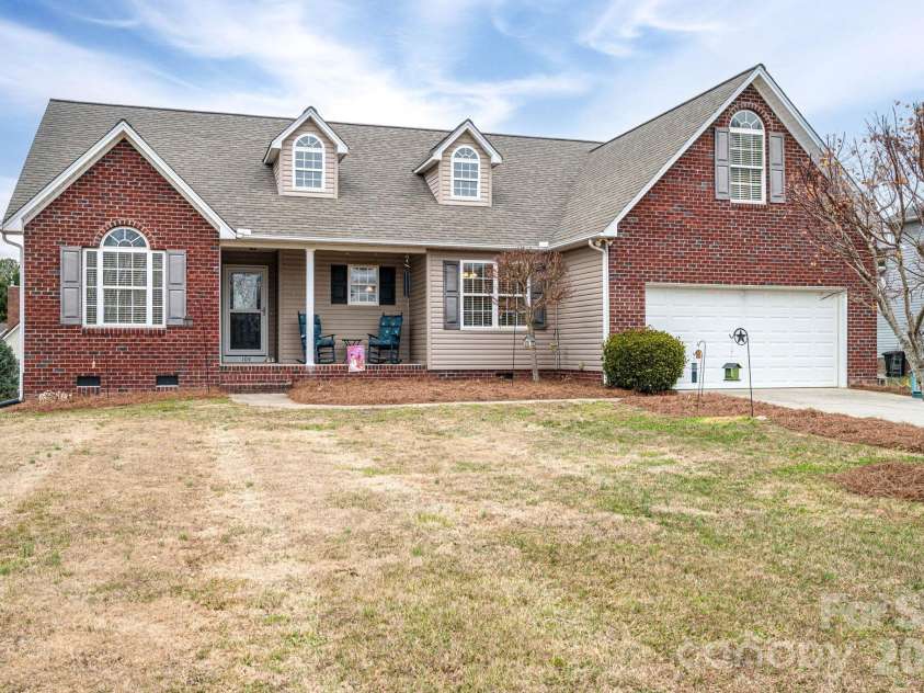 104 Lakewood Drive, Kings Mountain, NC 28086.  MLS# CAR4338504, YatesRealty ID 14964. Two car garage