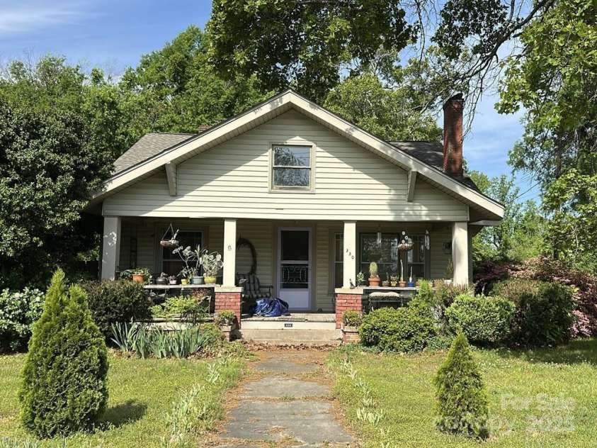 330 33rd Street, Hickory, NC 28602.  MLS# CAR4251603, YatesRealty ID 14964. 