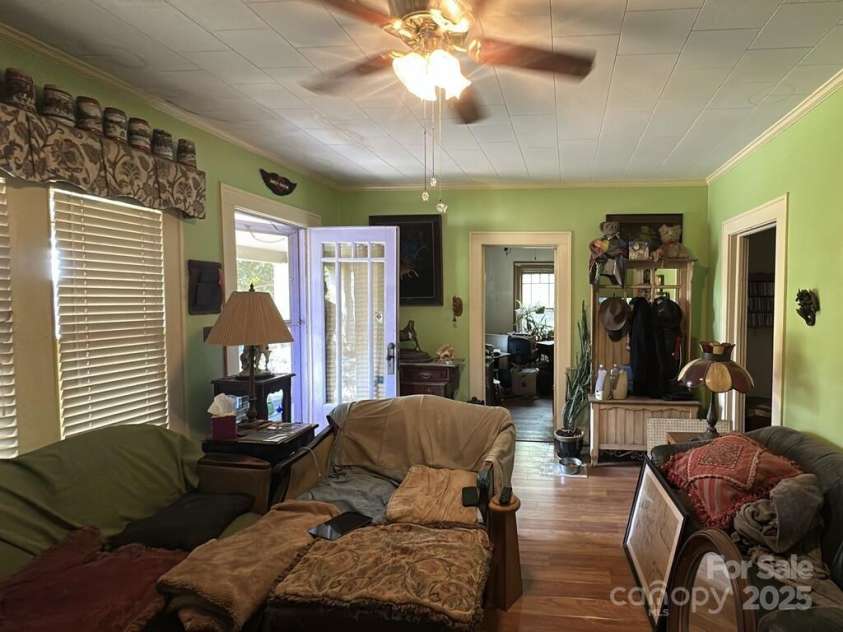 330 33rd Street, Hickory, NC 28602.  MLS# CAR4251603, YatesRealty ID 14964. 