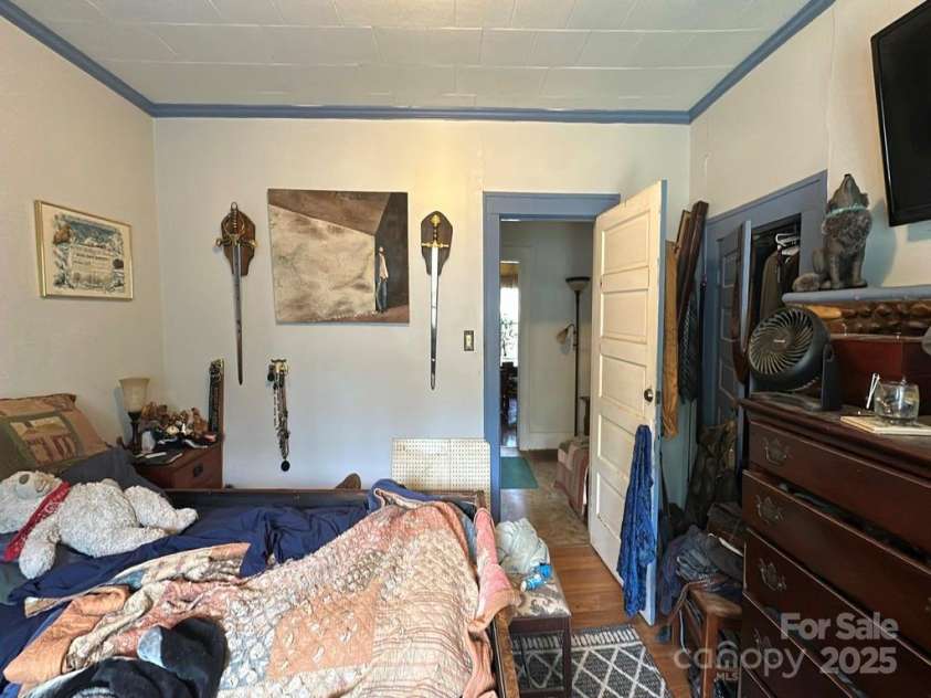 330 33rd Street, Hickory, NC 28602.  MLS# CAR4251603, YatesRealty ID 14964. 