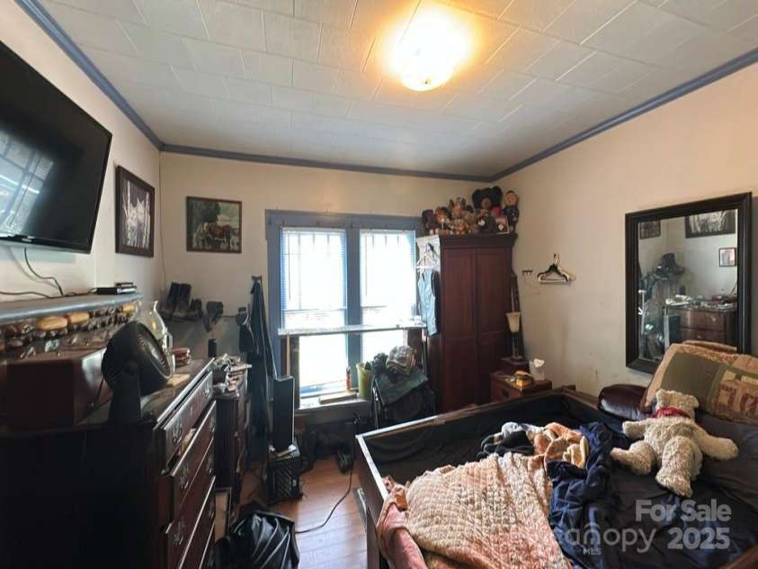 330 33rd Street, Hickory, NC 28602.  MLS# CAR4251603, YatesRealty ID 14964. 