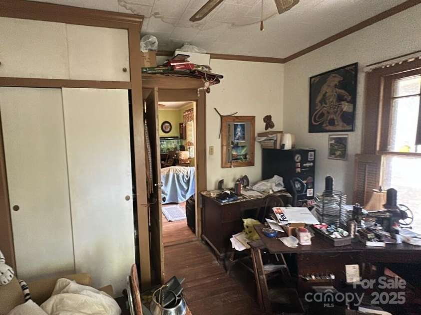 330 33rd Street, Hickory, NC 28602.  MLS# CAR4251603, YatesRealty ID 14964. 