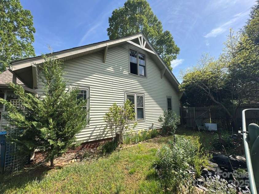 330 33rd Street, Hickory, NC 28602.  MLS# CAR4251603, YatesRealty ID 14964. 