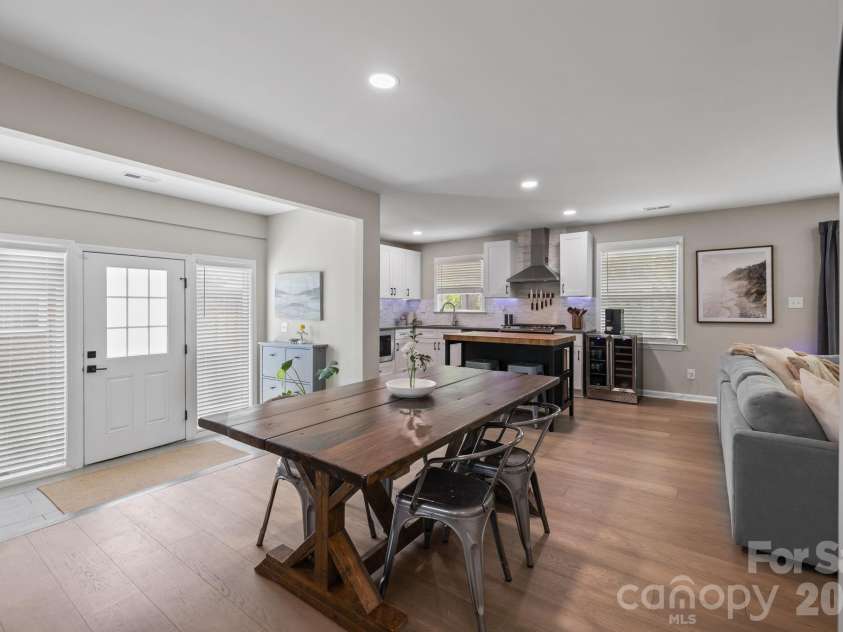 3910 Sulkirk Road, Charlotte, NC 28210.  MLS# CAR4367960, YatesRealty ID 14965. 
