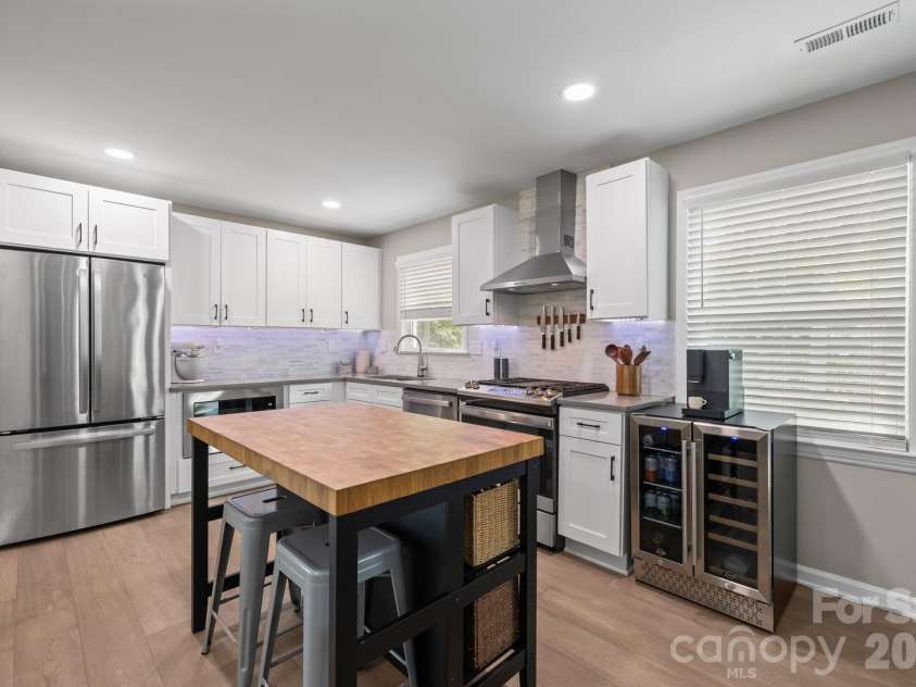 3910 Sulkirk Road, Charlotte, NC 28210.  MLS# CAR4367960, YatesRealty ID 14965. 