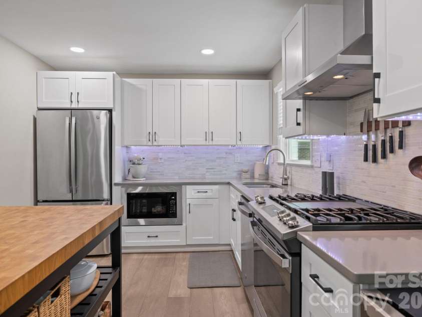 3910 Sulkirk Road, Charlotte, NC 28210.  MLS# CAR4367960, YatesRealty ID 14965. 