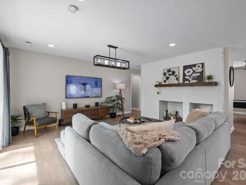 3910 Sulkirk Road, Charlotte, NC 28210.  MLS# CAR4367960, YatesRealty ID 14965. 