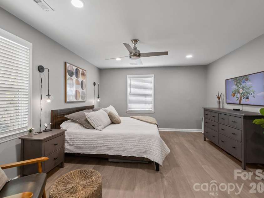 3910 Sulkirk Road, Charlotte, NC 28210.  MLS# CAR4367960, YatesRealty ID 14965. 