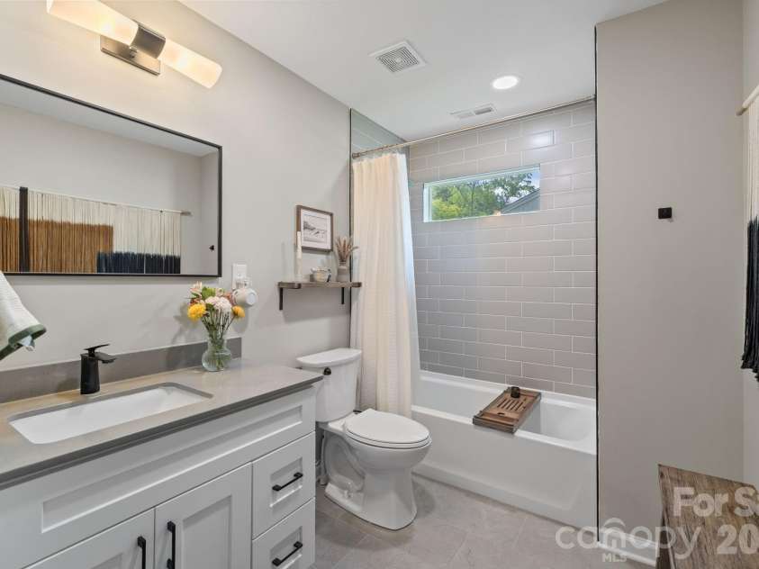 3910 Sulkirk Road, Charlotte, NC 28210.  MLS# CAR4367960, YatesRealty ID 14965. 