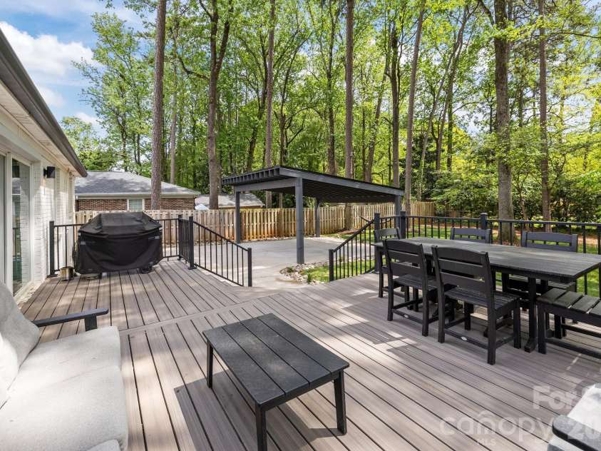 3910 Sulkirk Road, Charlotte, NC 28210.  MLS# CAR4367960, YatesRealty ID 14965. 