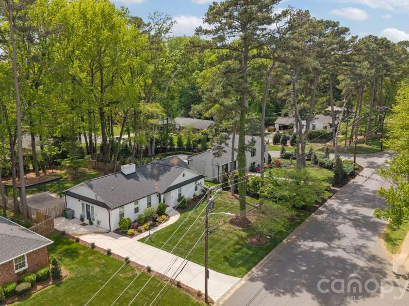 3910 Sulkirk Road, Charlotte, NC 28210.  MLS# CAR4367960, YatesRealty ID 14965. 