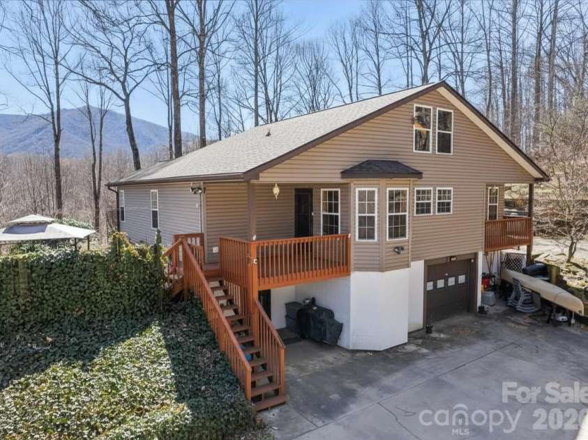 401 Tipstill Cove, Waynesville, NC 28786.  MLS# CAR4355703, YatesRealty ID 14966. 