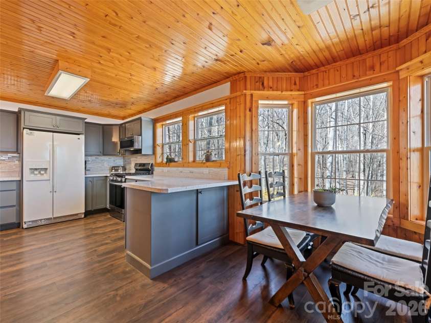 401 Tipstill Cove, Waynesville, NC 28786.  MLS# CAR4355703, YatesRealty ID 14966. Dining Space