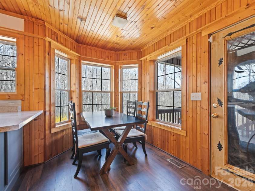401 Tipstill Cove, Waynesville, NC 28786.  MLS# CAR4355703, YatesRealty ID 14966. Dining Space