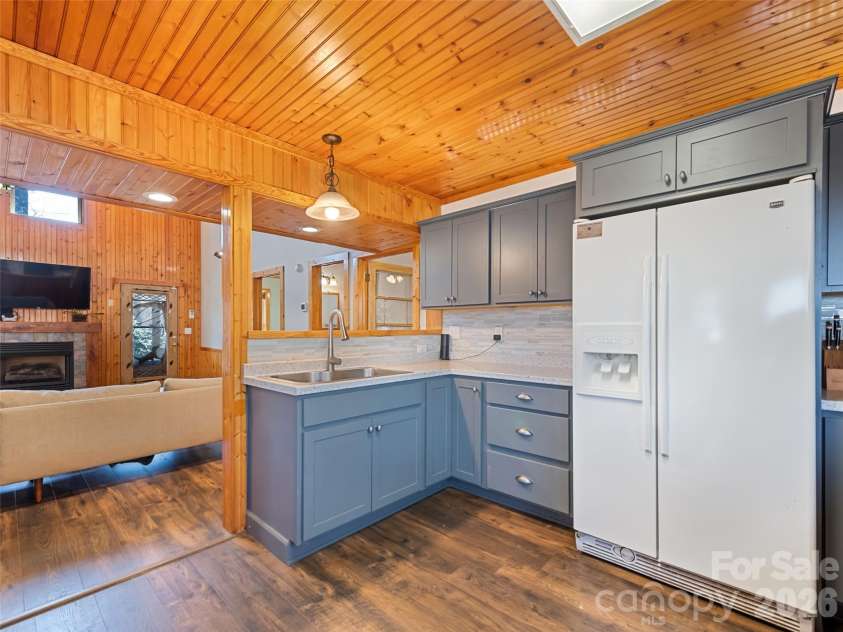 401 Tipstill Cove, Waynesville, NC 28786.  MLS# CAR4355703, YatesRealty ID 14966. Kitchen