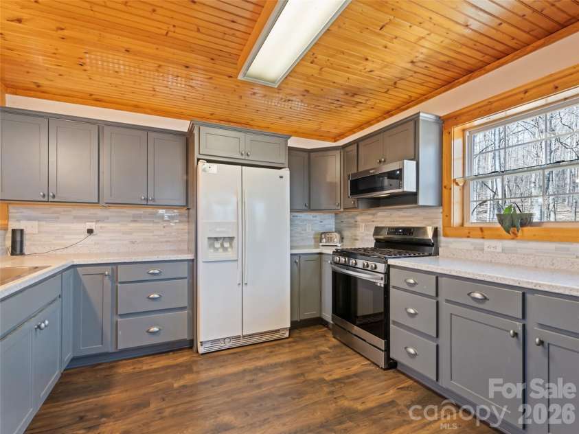 401 Tipstill Cove, Waynesville, NC 28786.  MLS# CAR4355703, YatesRealty ID 14966. Kitchen and Dining Space