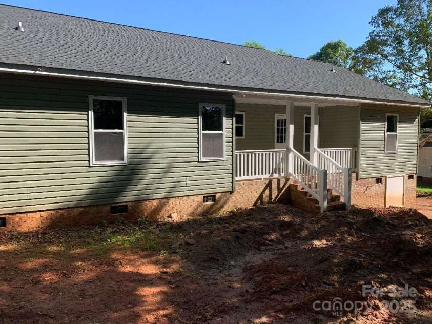 136 Ridge Run Drive, Statesville, NC 28625.  MLS# CAR4263255, YatesRealty ID 14967. 