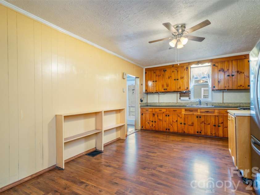 298 School Road, Asheville, NC 28803.  MLS# CAR4329443, YatesRealty ID 14967. Large eat-in kitchen