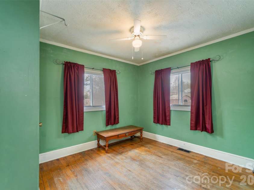 298 School Road, Asheville, NC 28803.  MLS# CAR4329443, YatesRealty ID 14967. Middle bedroom