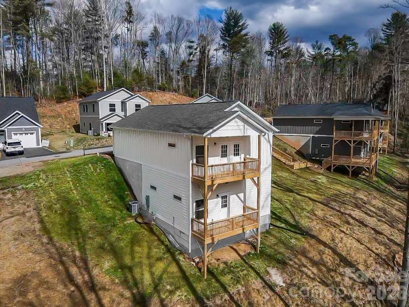 147 Northbend Drive, Asheville, NC 28804.  MLS# CAR4353715, YatesRealty ID 14968. 