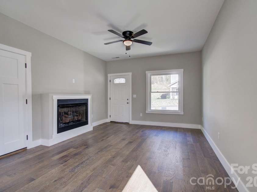 147 Northbend Drive, Asheville, NC 28804.  MLS# CAR4353715, YatesRealty ID 14968. 