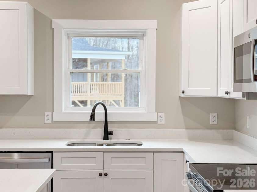 147 Northbend Drive, Asheville, NC 28804.  MLS# CAR4353715, YatesRealty ID 14968. 