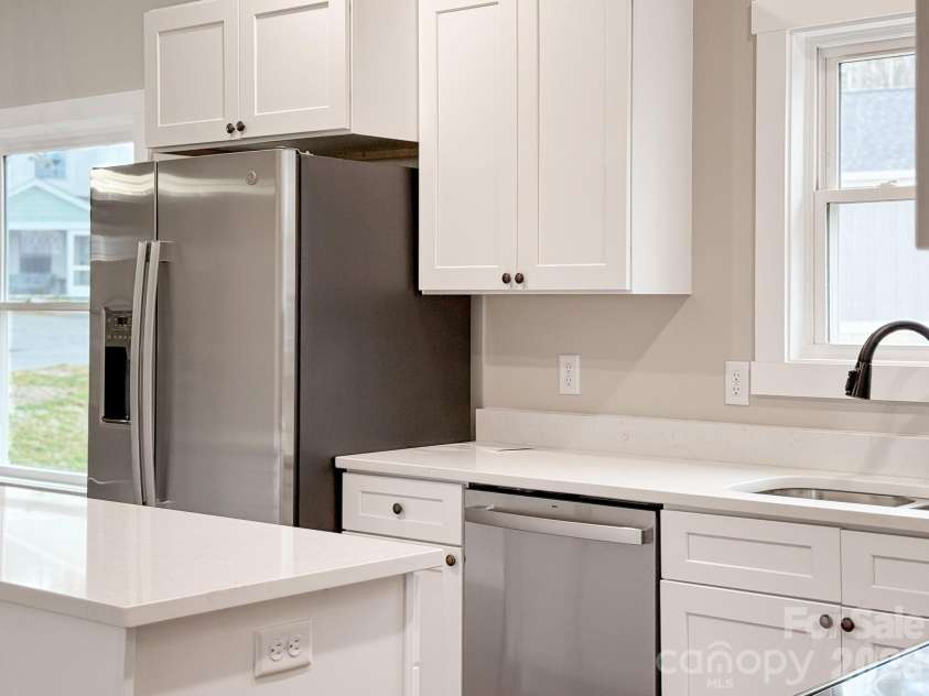 147 Northbend Drive, Asheville, NC 28804.  MLS# CAR4353715, YatesRealty ID 14968. 