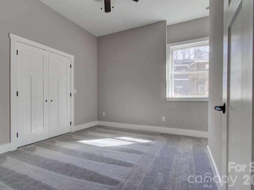 147 Northbend Drive, Asheville, NC 28804.  MLS# CAR4353715, YatesRealty ID 14968. 