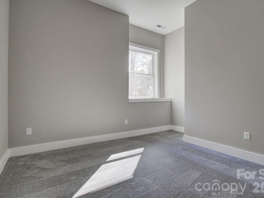 147 Northbend Drive, Asheville, NC 28804.  MLS# CAR4353715, YatesRealty ID 14968. 