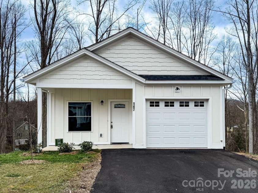 147 Northbend Drive, Asheville, NC 28804.  MLS# CAR4353715, YatesRealty ID 14968. 