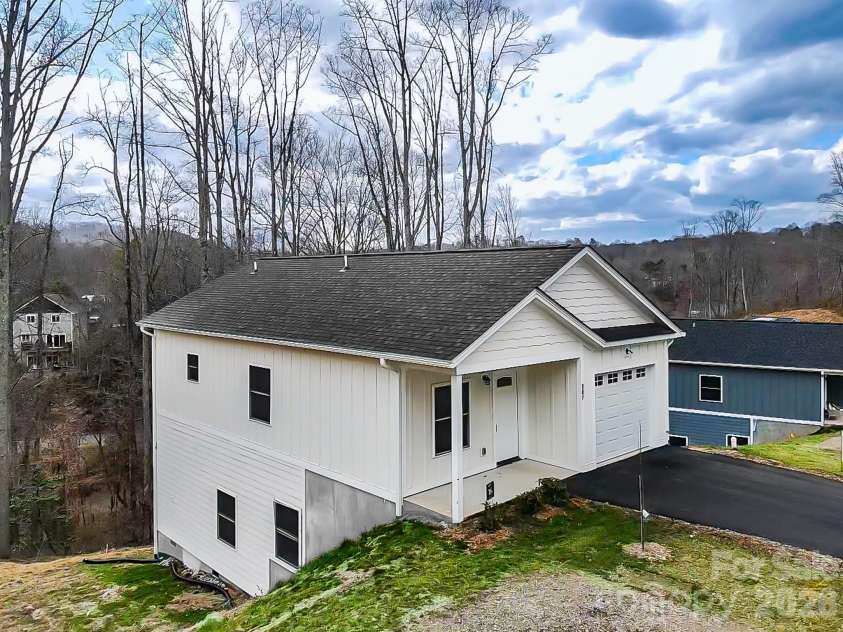 147 Northbend Drive, Asheville, NC 28804.  MLS# CAR4353715, YatesRealty ID 14968. 