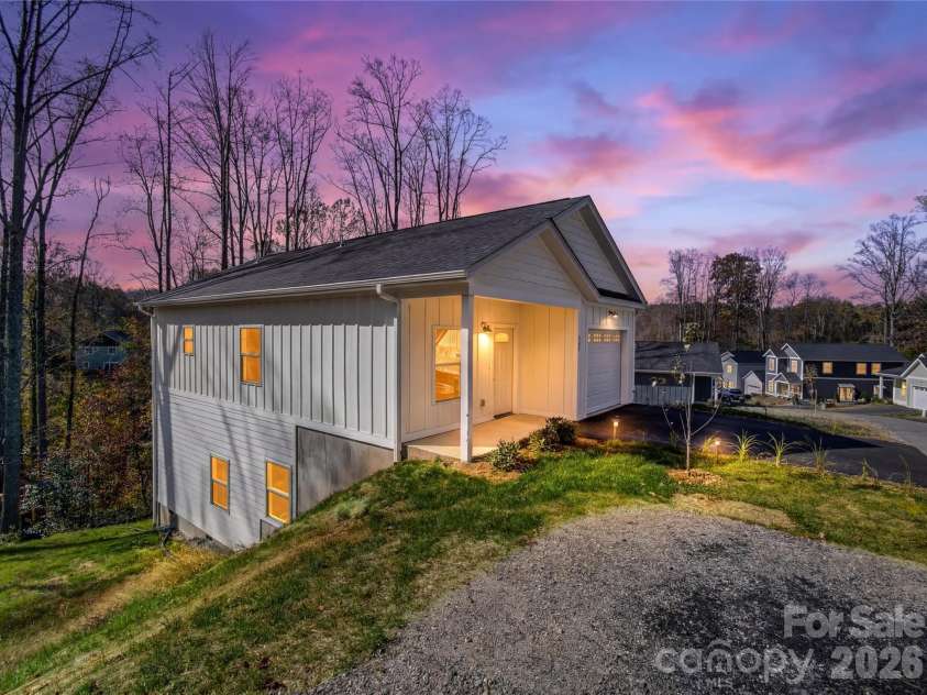 147 Northbend Drive, Asheville, NC 28804.  MLS# CAR4353715, YatesRealty ID 14968. Virtually Enhanced