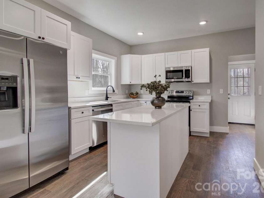 147 Northbend Drive, Asheville, NC 28804.  MLS# CAR4353715, YatesRealty ID 14968. Virtually Staged