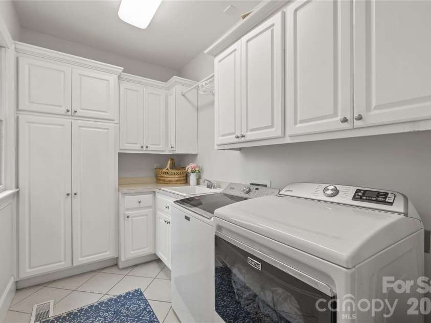 1009 Honors Court, Waxhaw, NC 28173.  MLS# CAR4349814, YatesRealty ID 14969. 