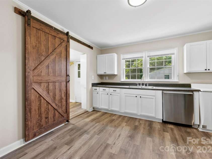 2009 Auten Road, Gastonia, NC 28054.  MLS# CAR4263538, YatesRealty ID 14970. 
