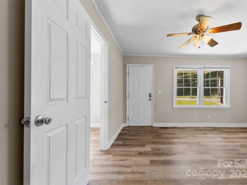 2009 Auten Road, Gastonia, NC 28054.  MLS# CAR4263538, YatesRealty ID 14970. 