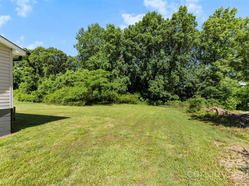 2009 Auten Road, Gastonia, NC 28054.  MLS# CAR4263538, YatesRealty ID 14970. 