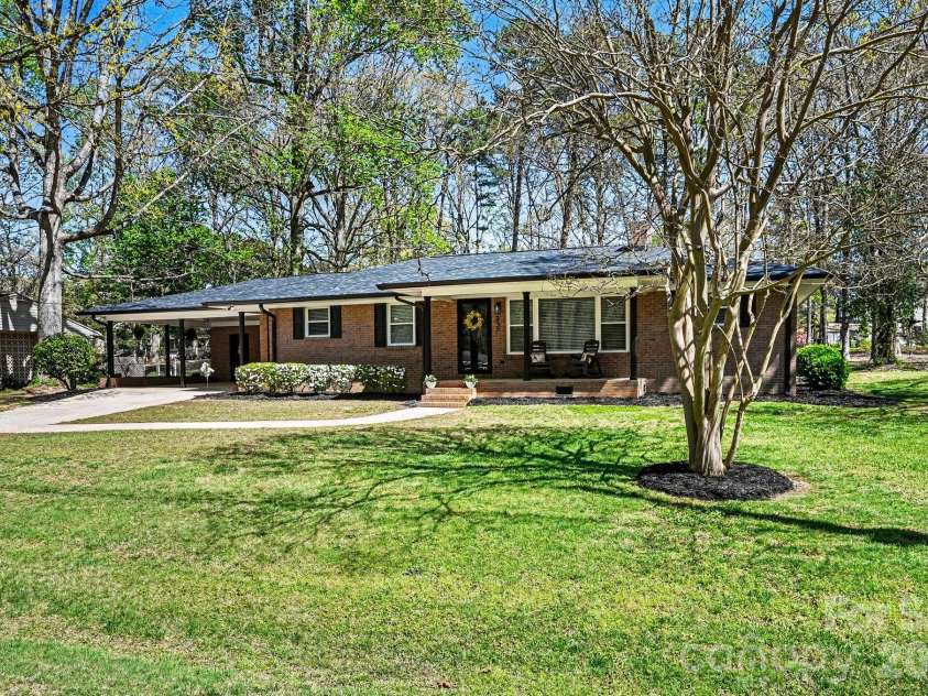 235 Cantiberry Drive, Salisbury, NC 28146.  MLS# CAR4363574, YatesRealty ID 14970. 235 Cantiberry Dr, Salisbury, NC 