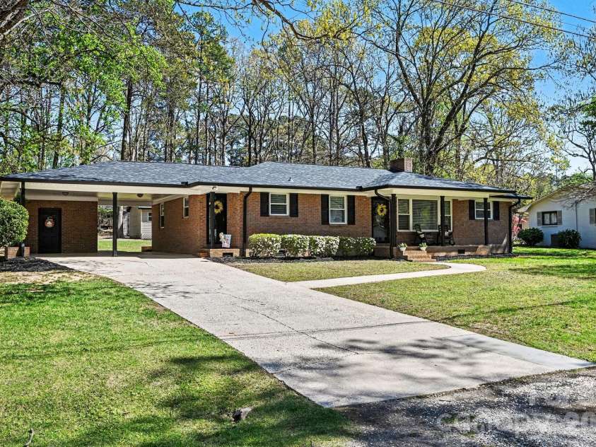 235 Cantiberry Drive, Salisbury, NC 28146.  MLS# CAR4363574, YatesRealty ID 14970. 235 Cantiberry Dr, Salisbury, NC