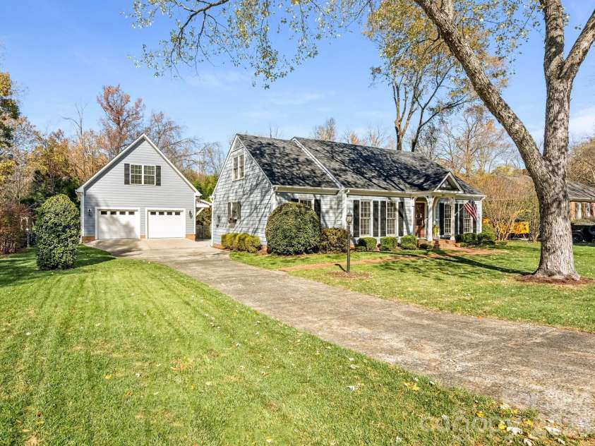 3524 Chevington Road, Charlotte, NC 28226.  MLS# CAR4371965, YatesRealty ID 14971. Front Exterior 