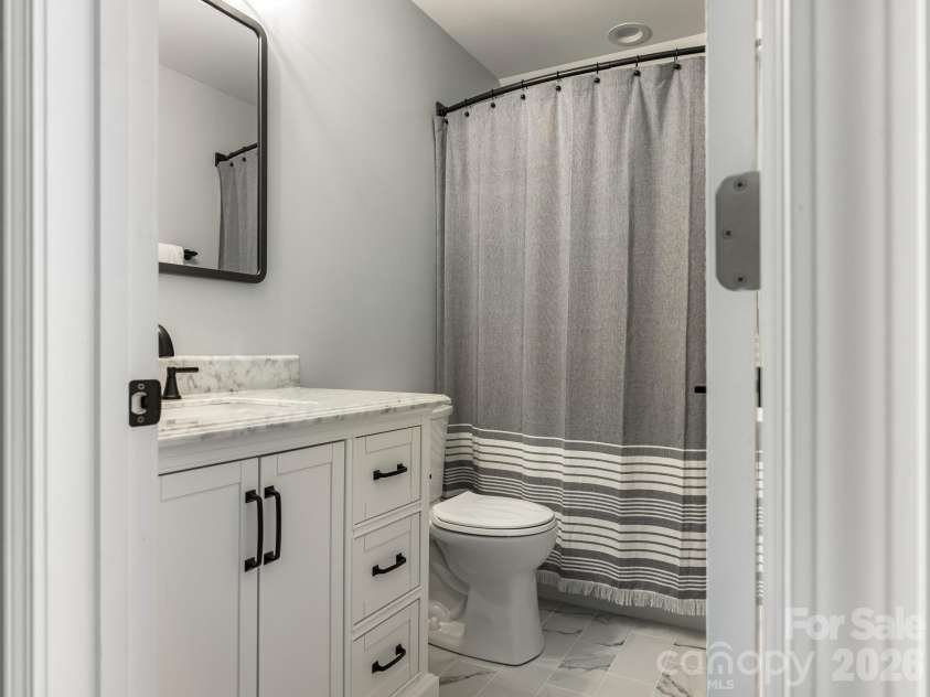 3524 Chevington Road, Charlotte, NC 28226.  MLS# CAR4371965, YatesRealty ID 14971. Full Bath 3