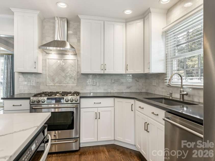 3524 Chevington Road, Charlotte, NC 28226.  MLS# CAR4371965, YatesRealty ID 14971. Kitchen