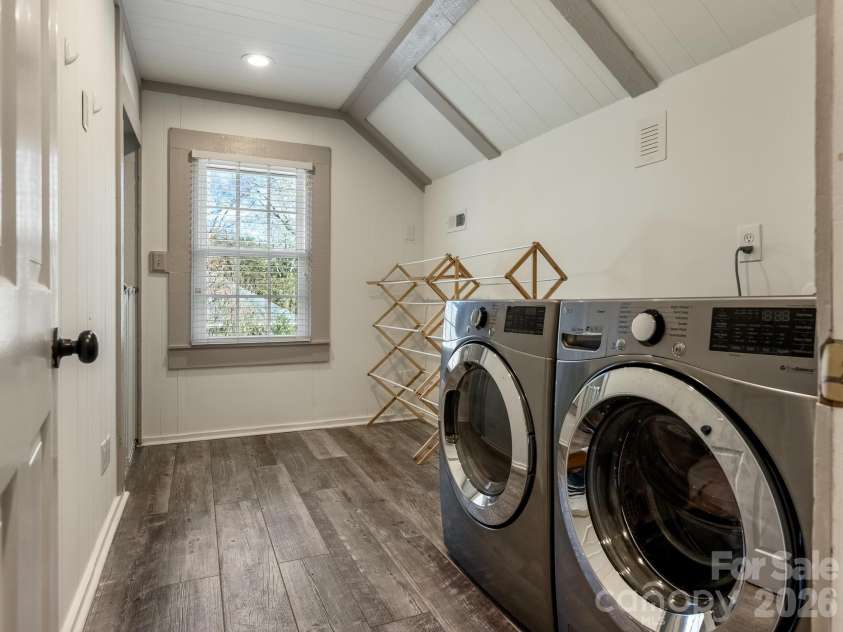 3524 Chevington Road, Charlotte, NC 28226.  MLS# CAR4371965, YatesRealty ID 14971. Laundry Room