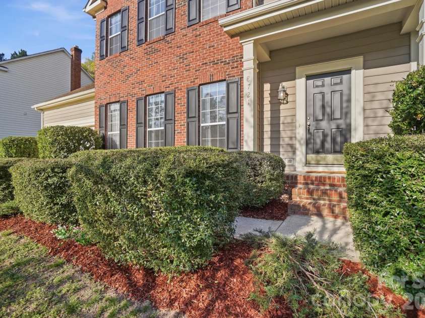 8721 Woodcock Lane, Charlotte, NC 28216.  MLS# CAR4363053, YatesRealty ID 14973. 